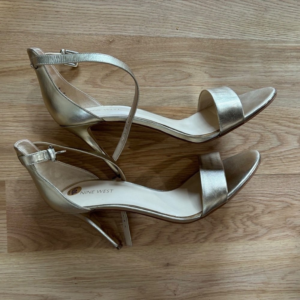 Nine West Womens NWMANA Gold Ankle Strap Heels